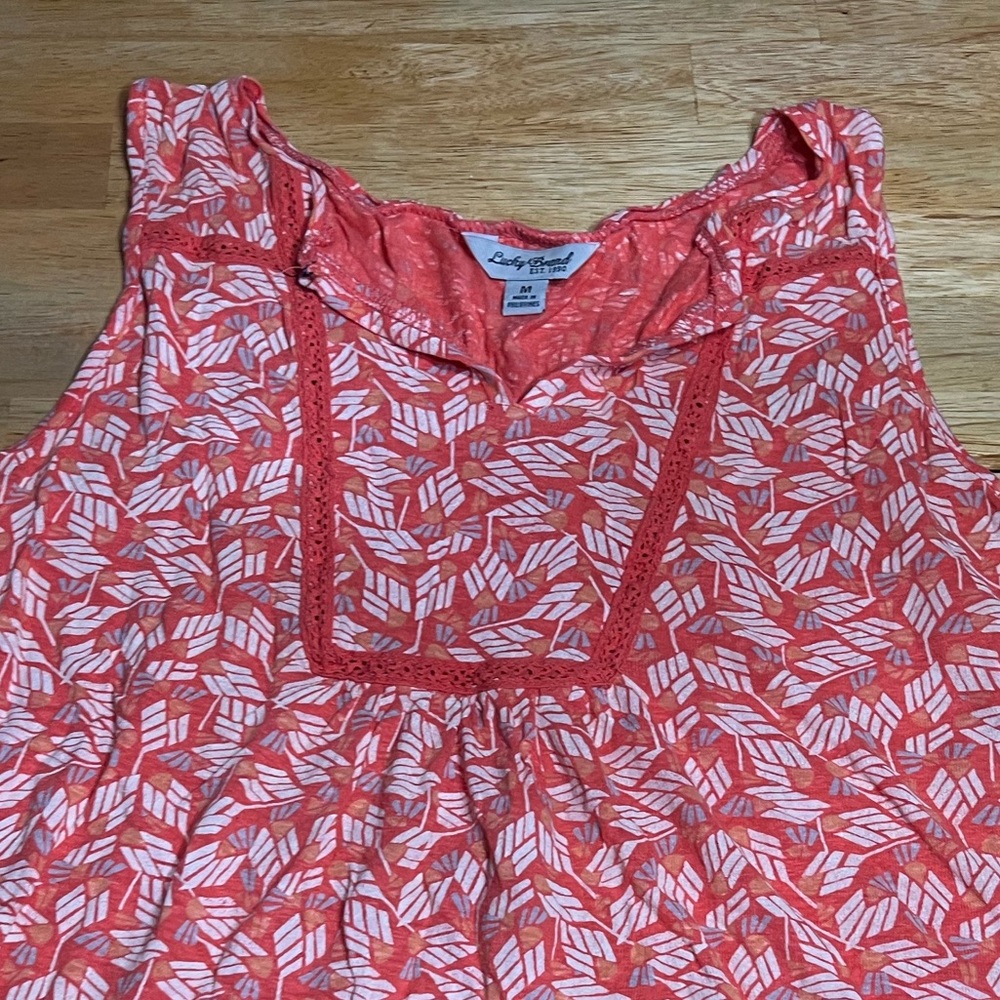 sleeveless top - Picture 3 of 4